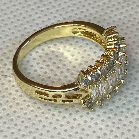 Yellow Gold Sapphire Ring! - Picture 9 of 12
